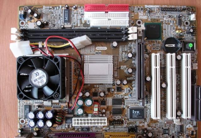 Материнка с Tualatin (Celeron) 1.0GHz с кулером Санкт-Петербург