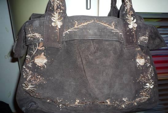 Замшевая сумка темнокоричневая с вышевкой Москва