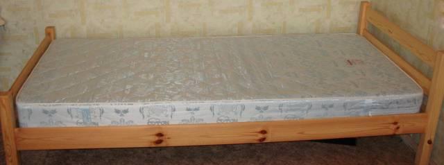 Деревянная кровать м матрасом Москва