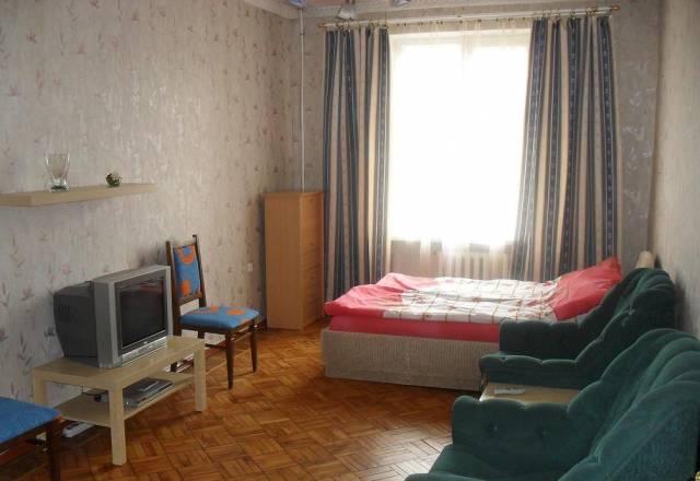 Посуточно, 2-х комн.кв. у метро Санкт-Петербург