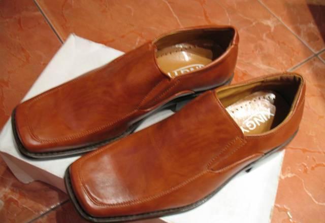 Ботинки новые на мальчика. Кожзам. Размер - 38-ой Санкт-Петербург