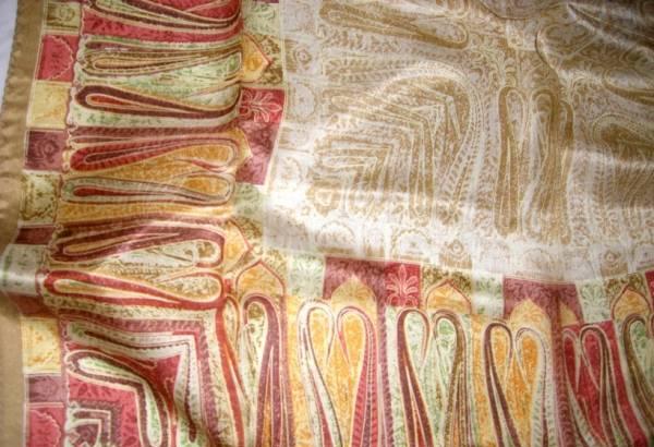 платок шелковый золотистый цвет в пейсли Москва