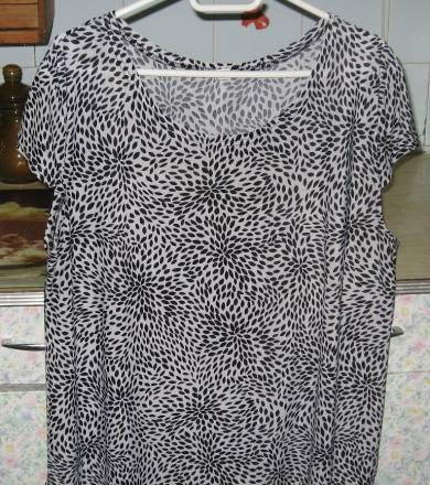 Пестренькая летняя кофточка, р.54, состояние новой Москва