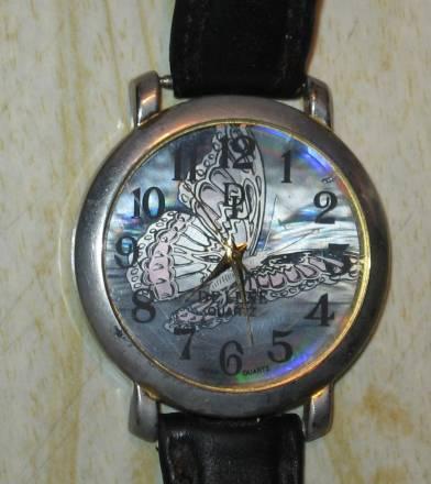 Часы огромные, с голограммой-бабочкой, б/у Москва