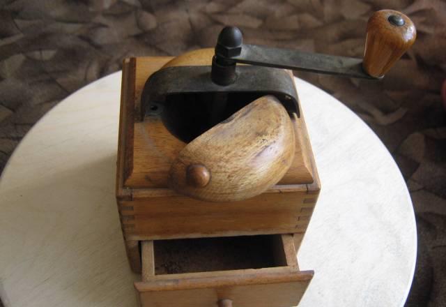 Старинная кофемолка Москва