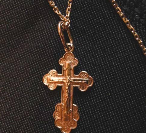 Длинная золотая цепь и изящный крестик. недорого Москва
