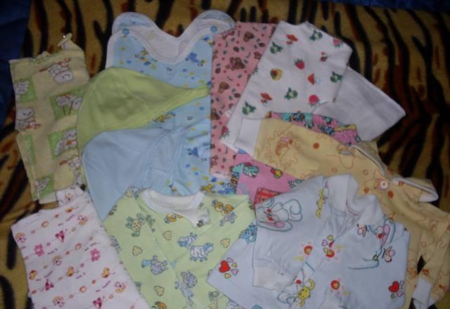 4 бодика+одёжка для малыша+подарок Москва