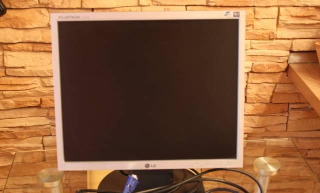 Монитор 17" LG Санкт-Петербург