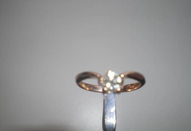 Кольцо с бриллиантом Москва