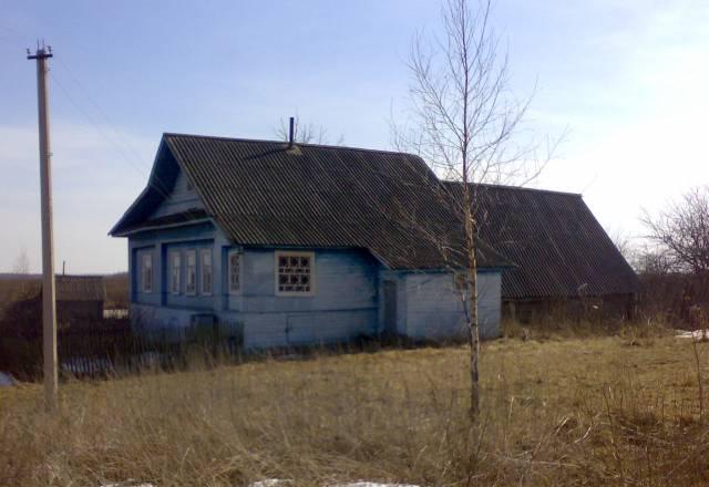 Бревенчатый дом в деревне Бежецк