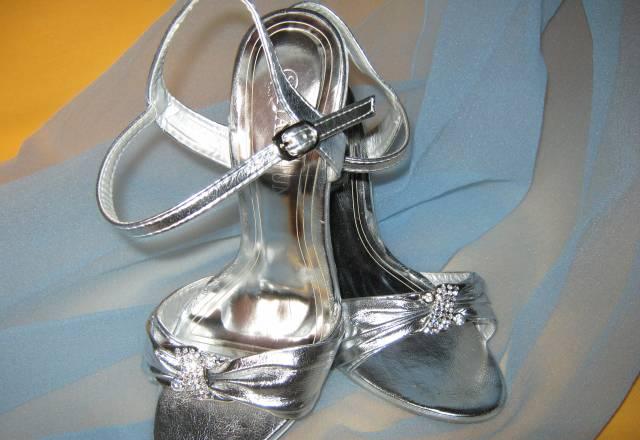 Серебряные босоножки Москва