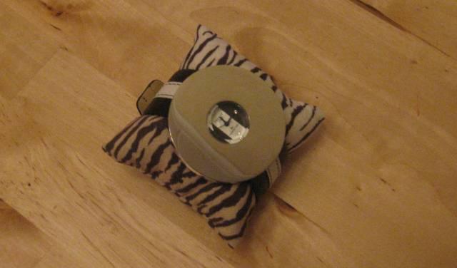 Часы на черно-белом ремешке Москва