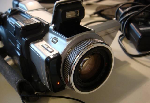 Видеокамера Sony DCR TRV60E / сумка / пульт Москва