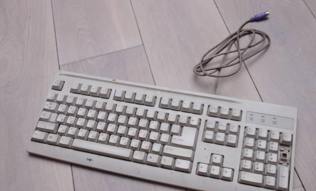 Клавиатура белая Mitsumi KFK-EA4XT Classic PS/2 Москва