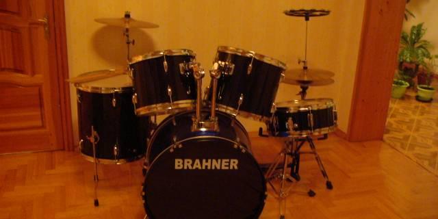 Барабанная установка синего цвета "brahner", стул Биокомбината