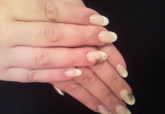 Наращивание ногтей Москва