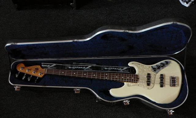 Fender American Deluxe Jazz Bass Москва