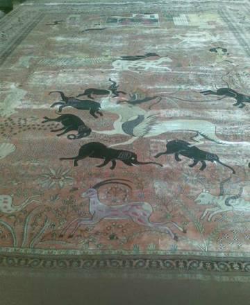 В коллекции уникальные ковры ручной работы разных стран и на Москва