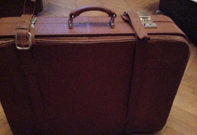 Чемодан мягкая кожа большой 60х44х21 Москва