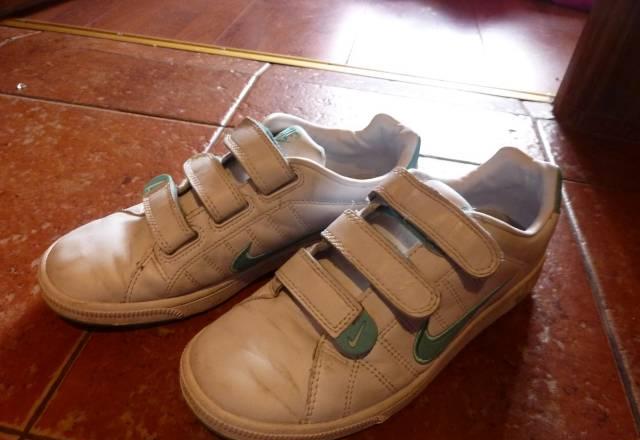 Кроссовки кожа р 38,5 Nike 700р Москва