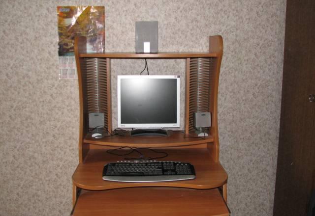 Комп. стол, монитор, колонки и клавиатура Москва