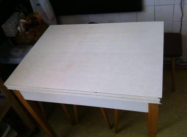 Стол кухонный, размер 60х80, раскладывается Москва