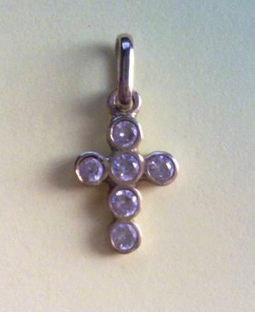 Крестик из желтого золота с 6-ю фианитами Москва