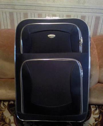 Чемодан на колесиках Москва