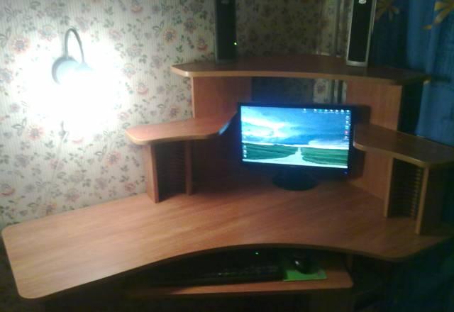 Угловой компьютерный стол Москва