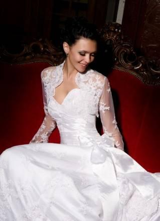 Новое классическое свадебное платье с болеро Москва