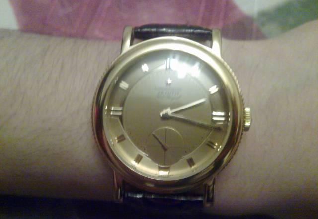 Часы "Зенит" - Швейцария, часы "Полет" - СССР Москва