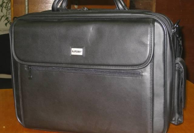 Продам Sumdex GLN-020 отличное состояние. Кожа Москва