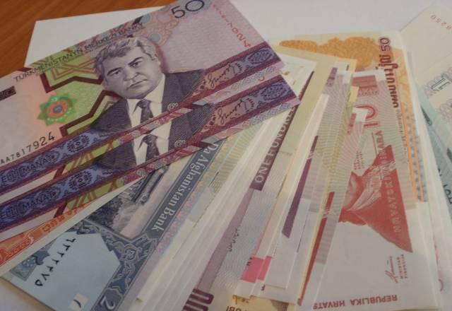 Куча банкнот в состоянии пресс Челябинск