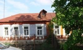 В  центре Рыбного часть дома Рыбное