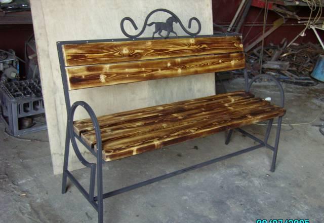 Скамейка с лого Санкт-Петербург