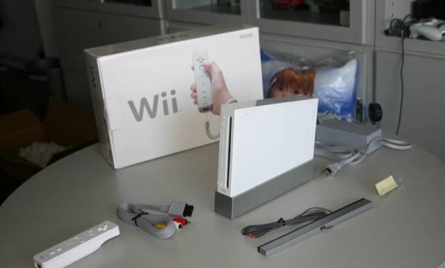 Продается Nintendo Wii-(прошитая)+диски Москва