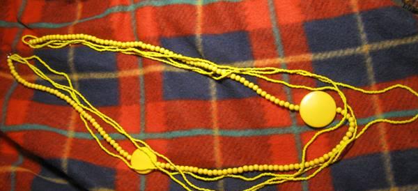 Желтые пластиковые бусы Москва