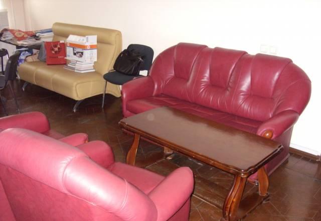 Кожаная мебель - диван и 2 кресла + стол Москва