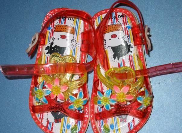 Новые сандалики-пищалки, разм.21 Москва