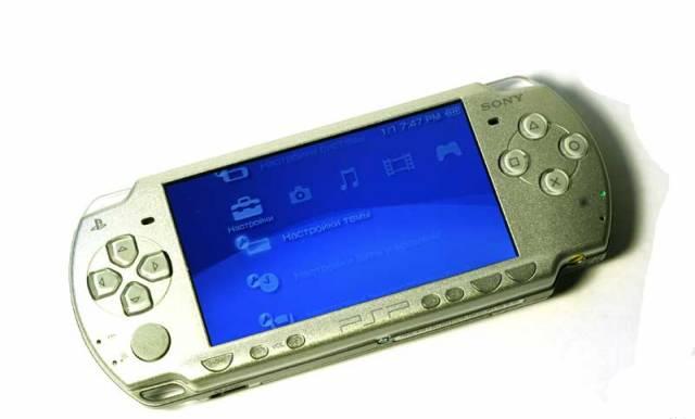 PSP Slim серебристого цвета Москва