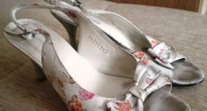 Босоножки б/у, белые с розовым рисунком, р.38 Санкт-Петербург