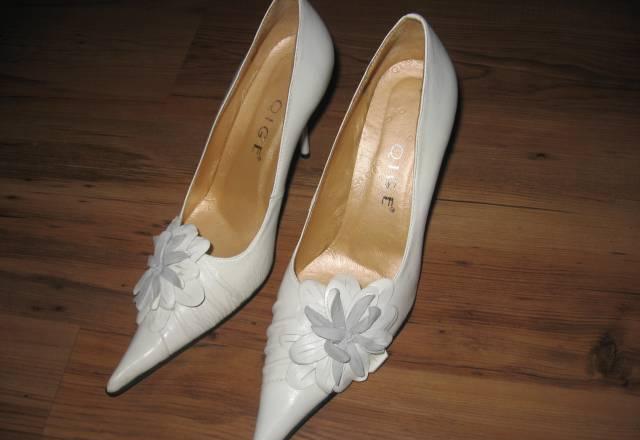 Новые туфли свадебные белые с кожаным цветком Москва