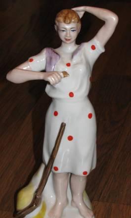 Статуэтка Работница с лопатой. в идеале Редкая Москва