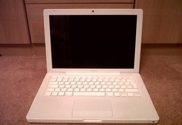 Mac book 2,4 Москва