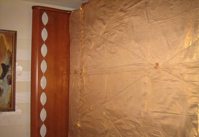 Покрывало дизайнерское из парчи золотого цвета Москва