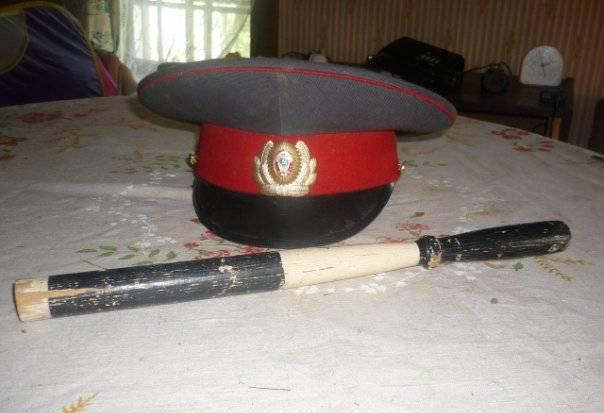 Головной убор сотрудника гаи и жезл Санкт-Петербург