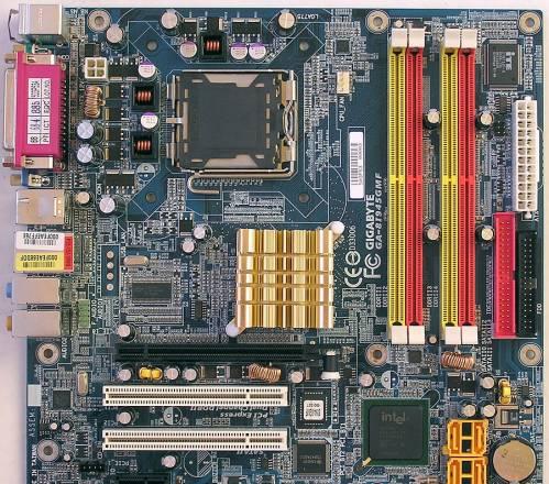 Gigabyte GA-8I945GMF+nec nd-4550a Москва