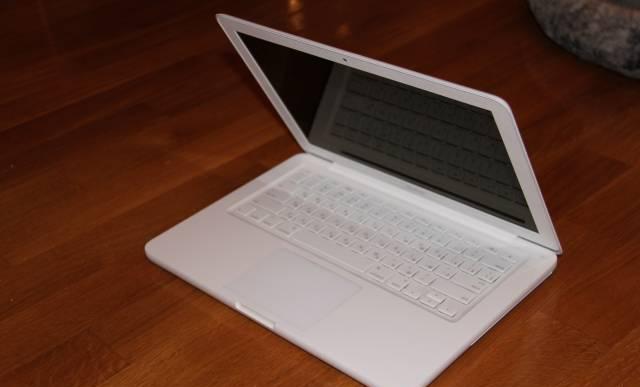 MacBook 13" White, был куплен январе 2010 Москва