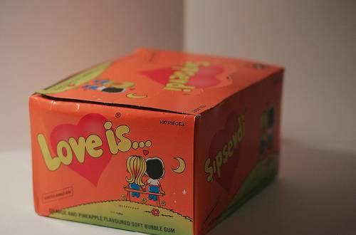 Жвачка love IS Москва