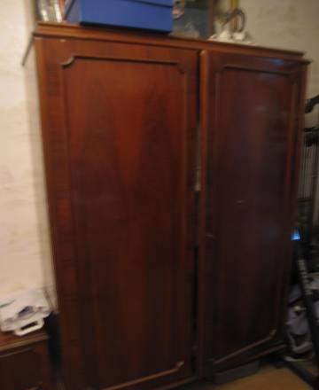 Шкафы, трюмо с зеркалом, сервант, диван Москва